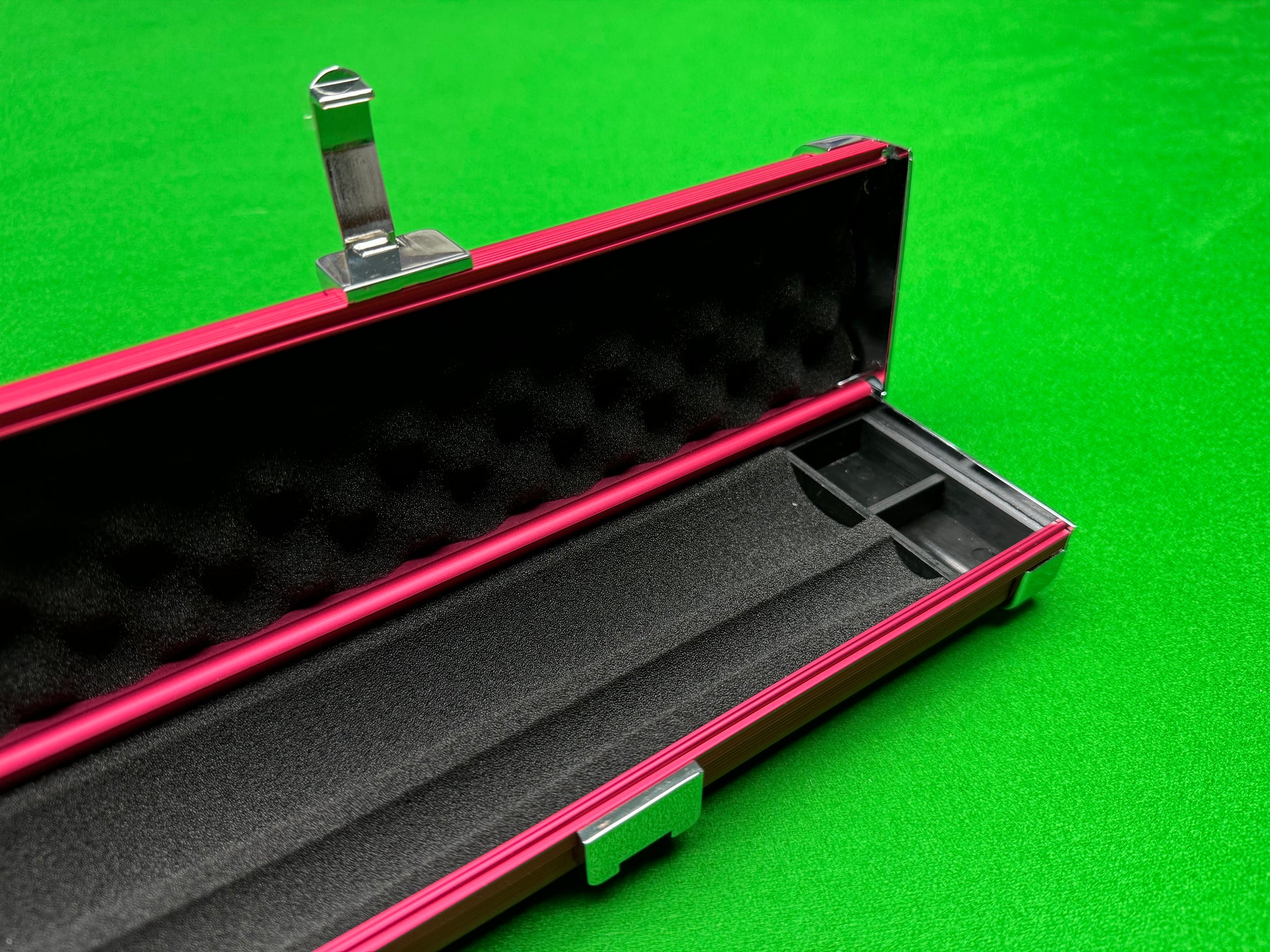 1066 Billiards Pro-Line Aluminium Cue Case Pink