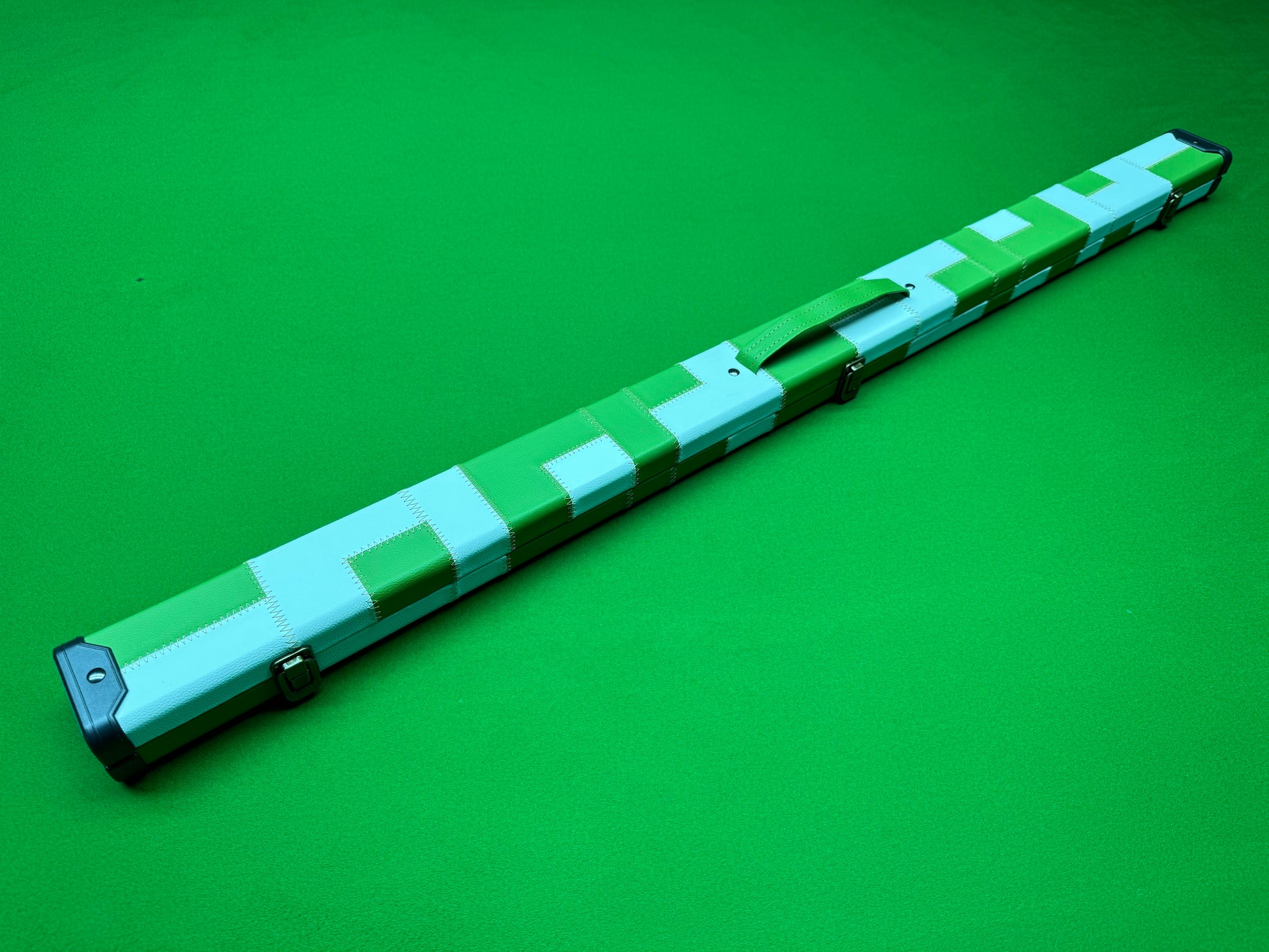 Leatherette Cue Case Green and White Patch