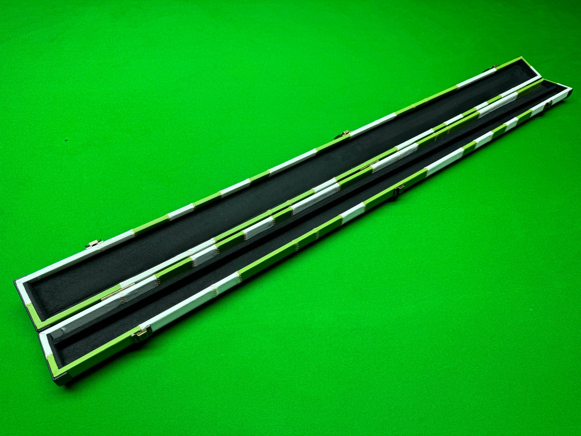 Leatherette Cue Case Green and White Patch